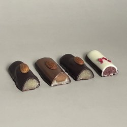 Sv. Michelsen -  4 petit fours - nougat favoritter