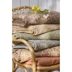 Ib Laursen - Quilt beige med gule, gr�nne og hindb�rfarvede blomster- 130 x 180 cm  