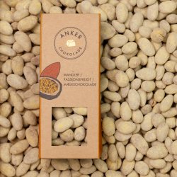 Gavekurv med rdvin, chokolade, karamel og ndder