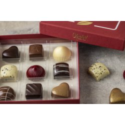 Julekurv med gløgg, lys og chokolade