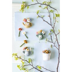 Gry &amp; Sif -vandkande med blomster - varm gul - 7 x 3,5 x 8 cm.