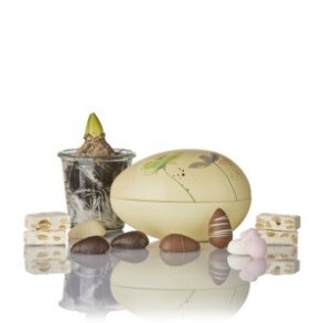 Cocoture - 142g mix � marcipan�g, p�skeskum & fransk nougat i gult metal�g med blomster