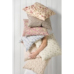 Ib Laursen - Pudebetrk Antonia beige m/brune og rde blomster 50 x 50 cm.