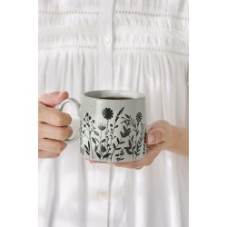 Ib Laursen Krus med hank st�vbl� med sorte blomstersilhuetter 300 ml