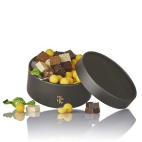 Cocoture - 400g assort fyldt chokolade, fyldt chokokugler & exoticfruit i sort Cocoture hatte�ske