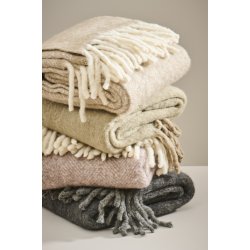 Ib Laursen - Plaid sandfarvet melange med off white frynser 130x170 cm.