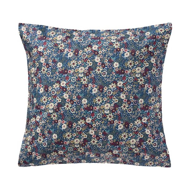 Ib Laursen -  Pudebetr�k bl� med off white, r�de, bl� og rosa blomster - 60x60 cm.