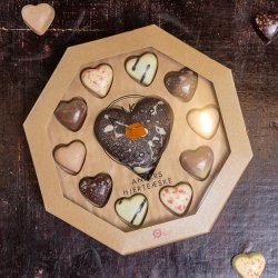 Stor bastkurv med vin, �l og julegodter