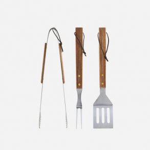 Nicolas Vahe grillst, Akacie 