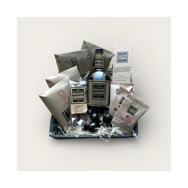 Bastkurv fyldt med Bagsv�rd Lakrids produkter !! Alt til lakridselskeren