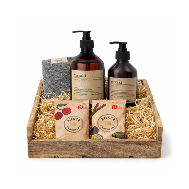 L�kker Bloomingville tr�bakke med Meraki, h�ndkl�de og chokolade