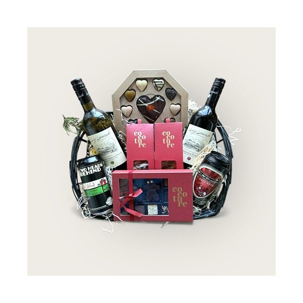 Stor bastkurv med vin, �l og julegodter