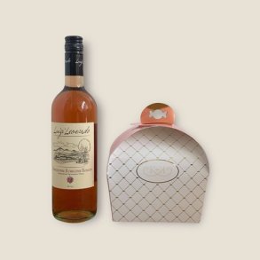 Gavepose med rosevin og karameller i fin �ske