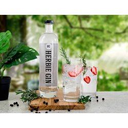 Gavekurv med gin og l�kkerier til sommeren