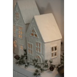 Ib Laursen Hus til fyrfadslys Stillenat, rundt vindue i gavl creme