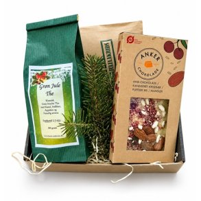 Julekurv med te, julelakrids og chokolade