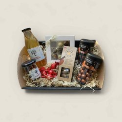 Julekurv med glgg, brndte mandler og andre julegodter 