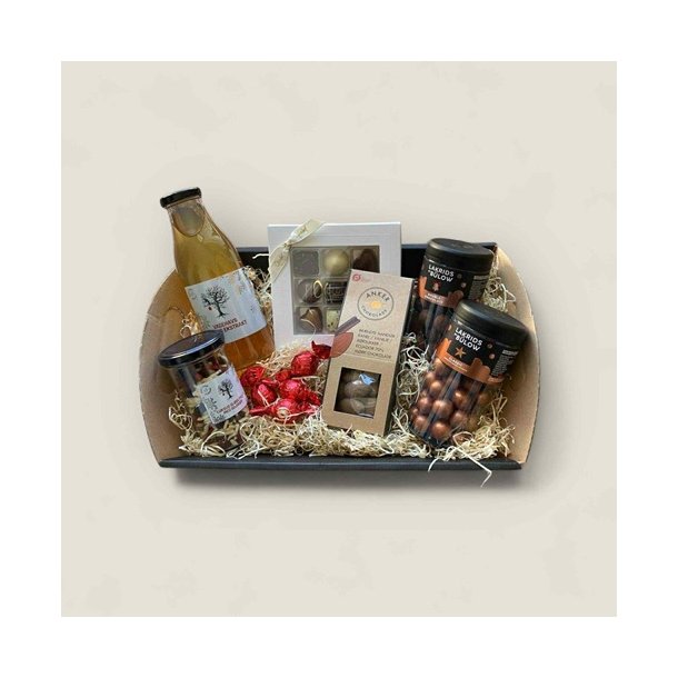 Julekurv med glgg, brndte mandler og andre julegodter 