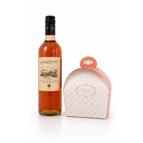 Gavepose med rosevin og karameller i fin �ske