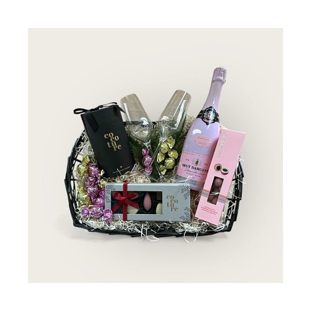 Nyt�rskurv med bobler, glas og chokolade