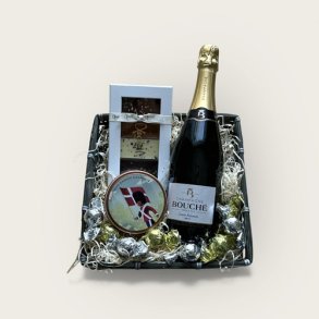 Nyt�rskurv med champagne, karameller og l�kker chokolade