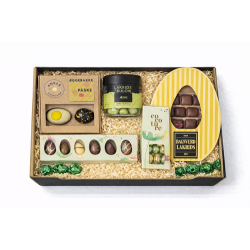 L�kker gavekurv med chokolade, lakrids og andre l�kkerier.