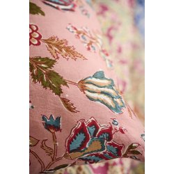 Ib Laursen Pudebetrk Amanda coral almond med bl blomster 50 x 50 cm.