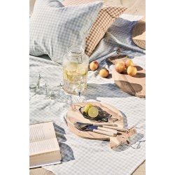 Ib Laursen Pudebetrk Viggo lysebl med naturfarvede sm tern 50 x 50 cm.