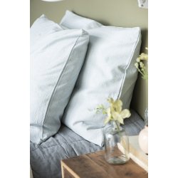 Ib Laursen Pudebetrk lysebl med tynde beige striber 50x70 cm