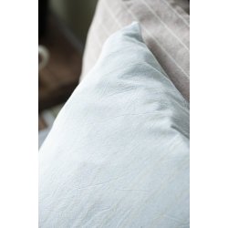 Ib Laursen Pudebetrk lysebl med tynde beige striber 50x70 cm