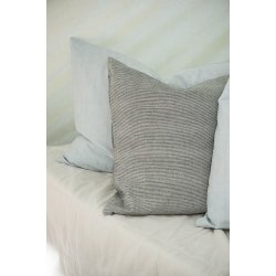 Ib Laursen Pudebetrk lysebl med tynde beige striber 50x70 cm