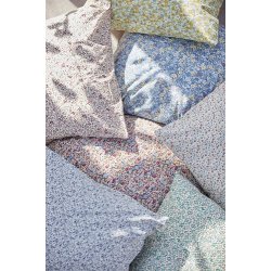 Ib Laursen Pudebetrk lysegrn med gule, hvide og bl blomster 60x60 cm.