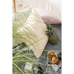 Ib Laursen Pudebetrk lyserde og beige blomster, bl blade 60 x 60 cm.