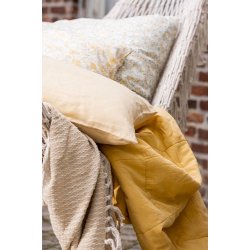 Ib Laursen Pudebetrk med sart gule, lyslilla, off white og grnne blomster 60 x 60 cm.