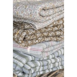 Ib Laursen Quilt grnne, hvide, beige og gr striber 130x180cm.