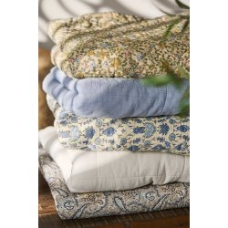 Ib Laursen - Quilt med blt, brunt og sandfarvet paisleymnster - 130 x 180 cm