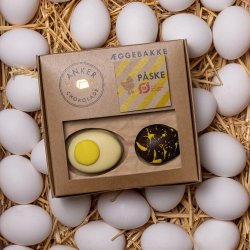 L�kker gavekurv med chokolade, lakrids og andre l�kkerier.