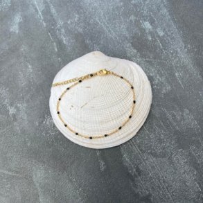 Manar's Krea armbnd med sorte perler