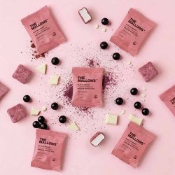 The Mallows -BLACKCURRANT &amp; WHITE CHOCO FLOWPACK� SKUMFIDUS MED B�R 1 STK. ca. 5g