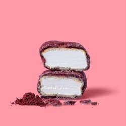 The Mallows -BLACKCURRANT &amp; WHITE CHOCO FLOWPACK� SKUMFIDUS MED B�R 1 STK. ca. 5g