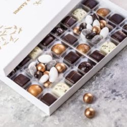 Gave med Roseglgg karamelbar, mandler og chokolade