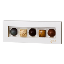 Hygge med r�dvin, viskestykke, lys og s�de l�kkerier