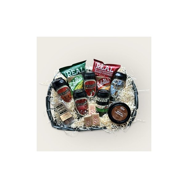 Gavekurv fyldt med julel og snacks