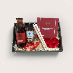 Julekurv med gløgg, lys og chokolade