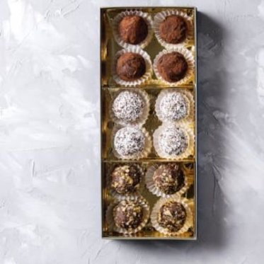 Småkager, kage, romkugler, fudge & trøfler